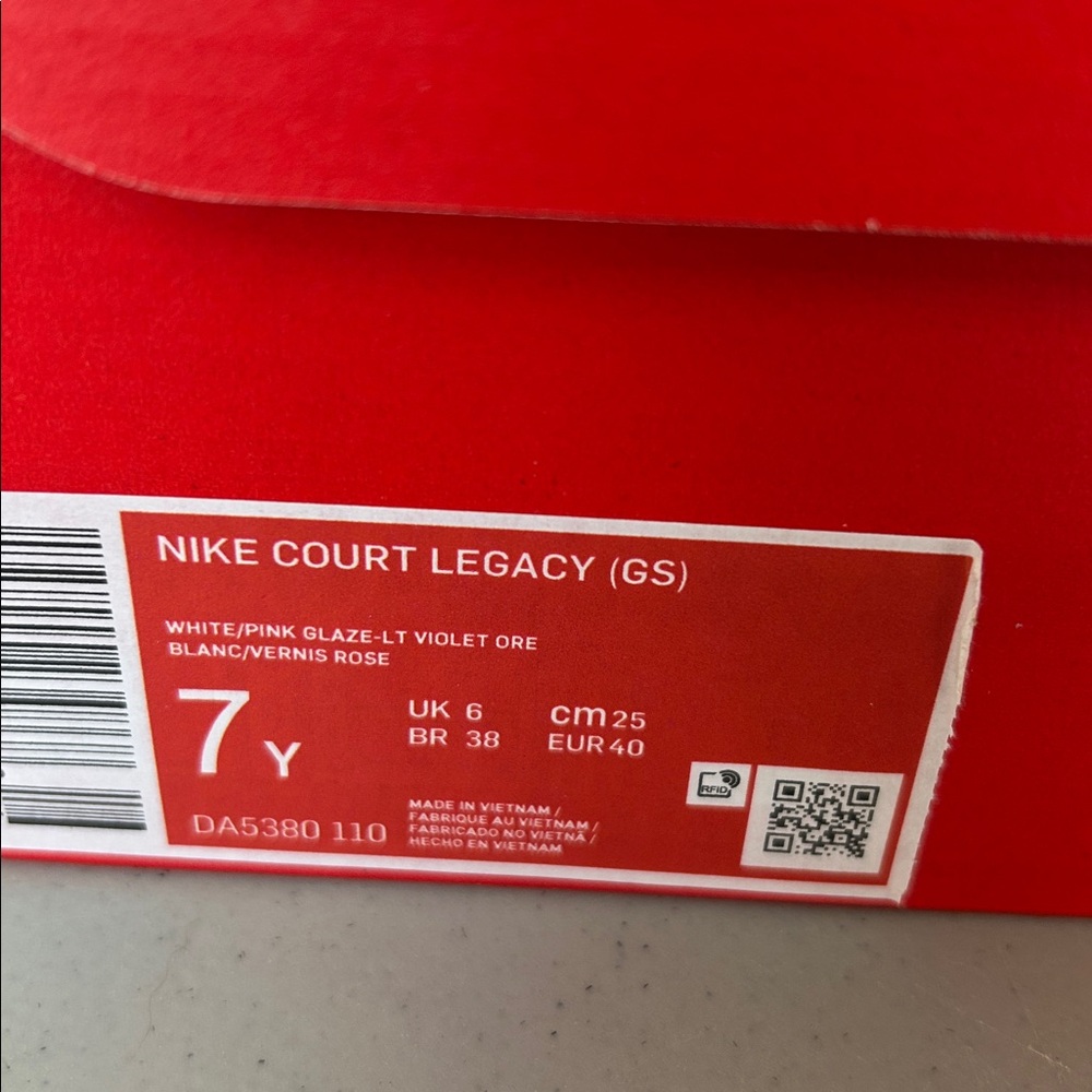 Nike court legacy. Boys size 7. Women’s 8.5. White/pink - Picture 2 of 8